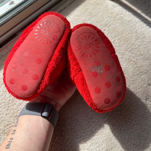UGG Red Fuzzy Slippers Toddler Size 4/5 GUC - Picture 2 of 3